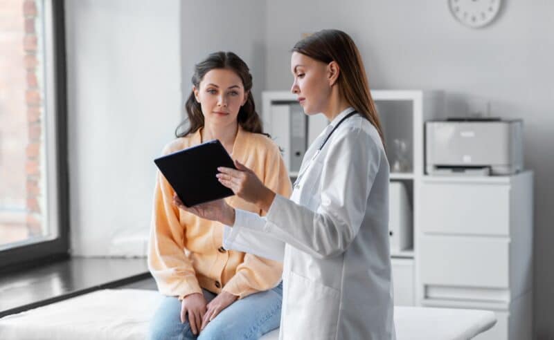 Medicine,,Healthcare,And,People,Concept,-,Female,Doctor,With,Tablet