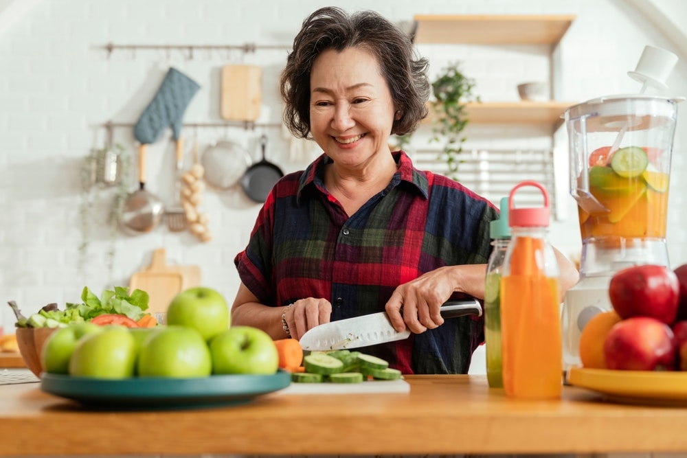 Healthy,Asian,Aunt,Retired,Female,Woman,Enjoy,Making,Cook,Clean